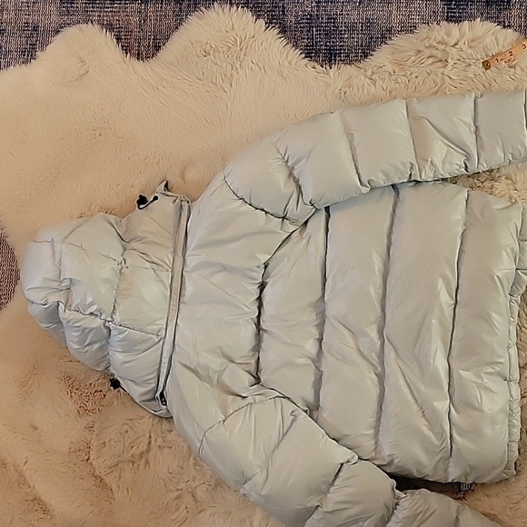 Aritzia TNA Superpuff - Picture 5 of 8